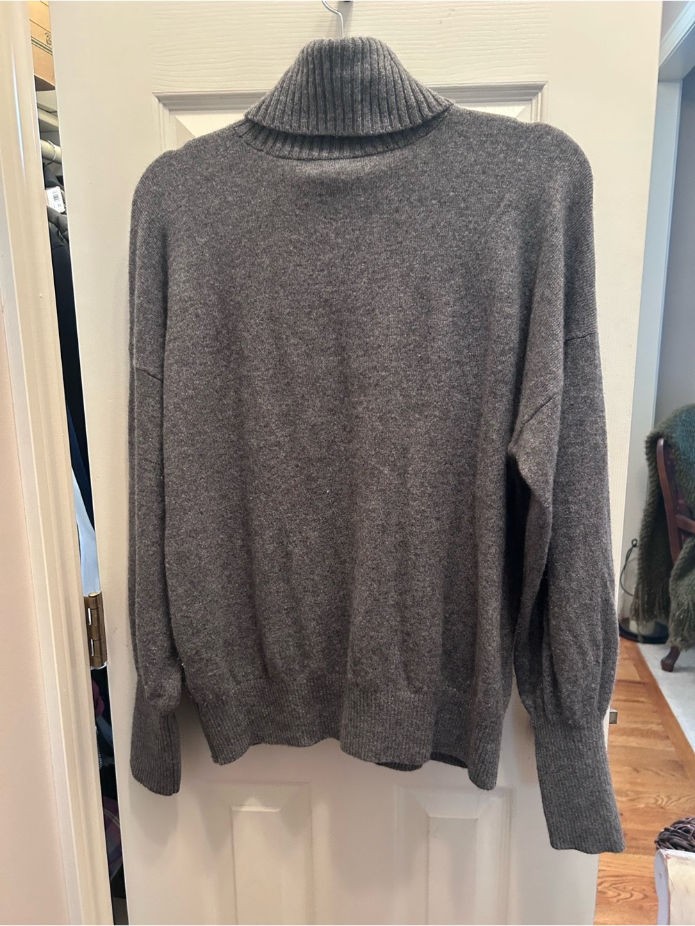 Madewell Gray Cashmere Turtleneck Sweater. Size XL - Picture 3 of 5